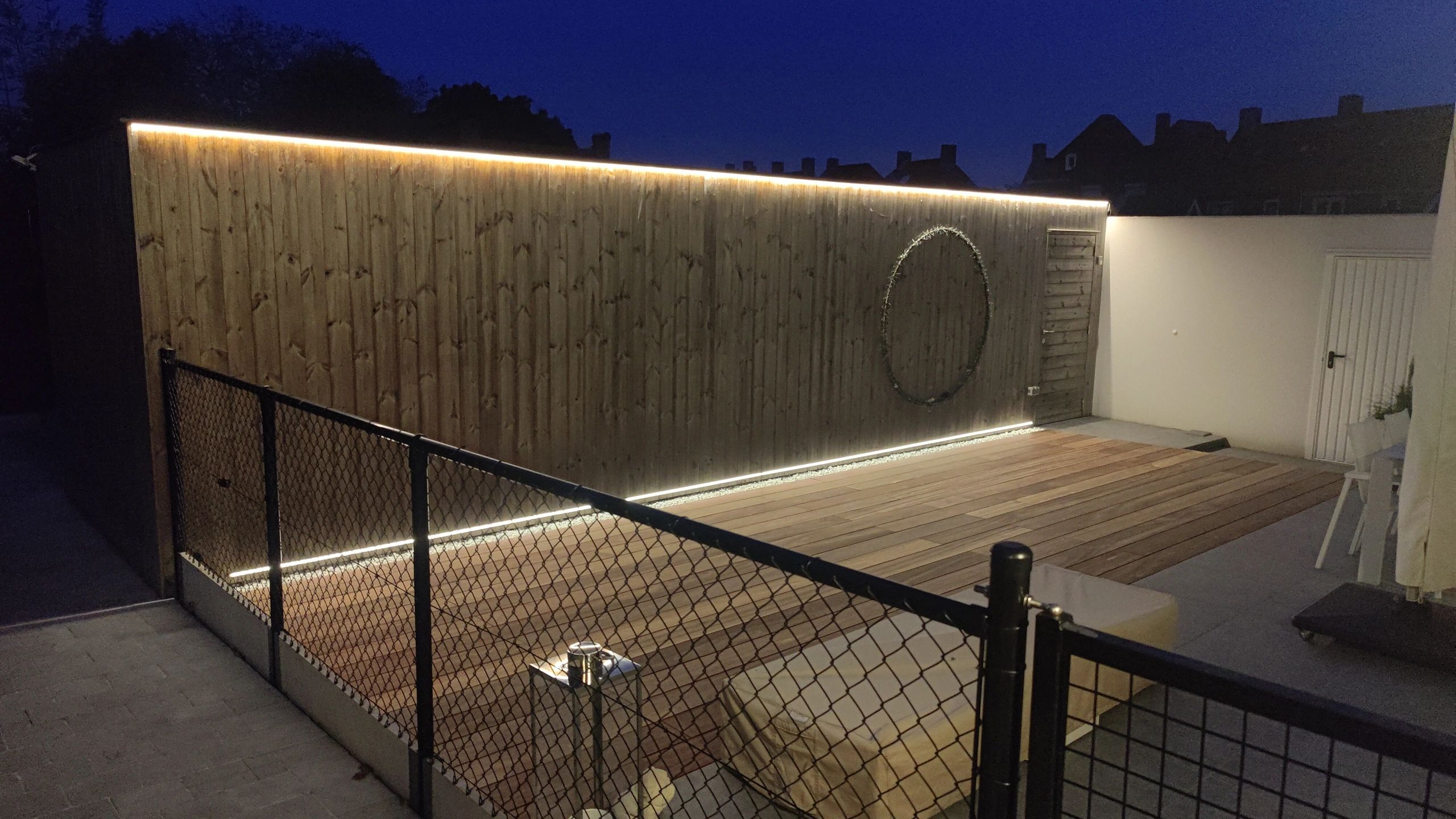 Aluminium ledstrip profiel zwart opbouw 2M - 7 mm hoog - compleet met afdekkap